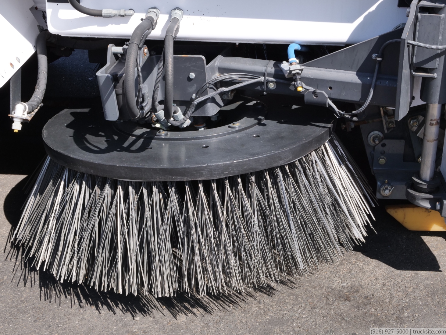 johnston 605 sweeper broom