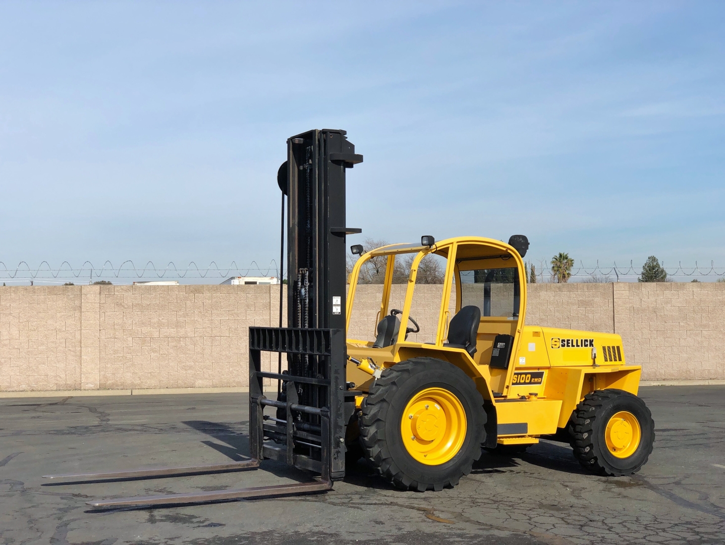 Sellick S100 10,000 Lb Rough Terrain Diesel Forklift for Sale