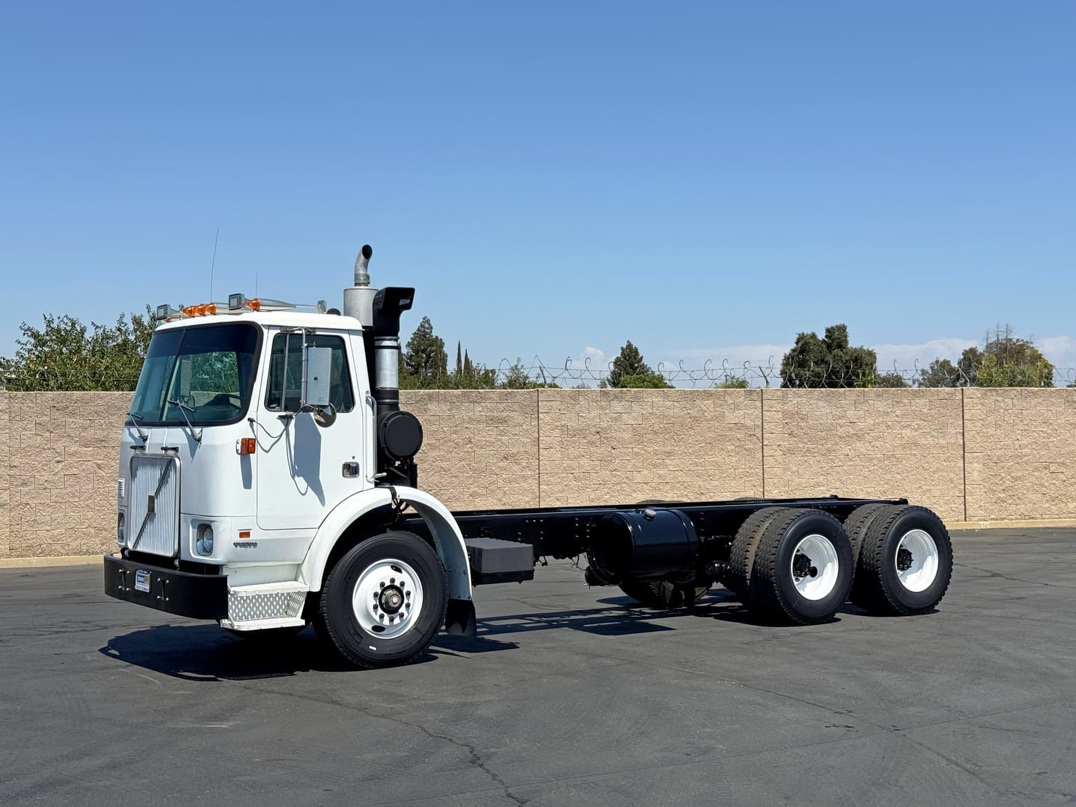 2002 Volvo WX64 Cab & Chassis