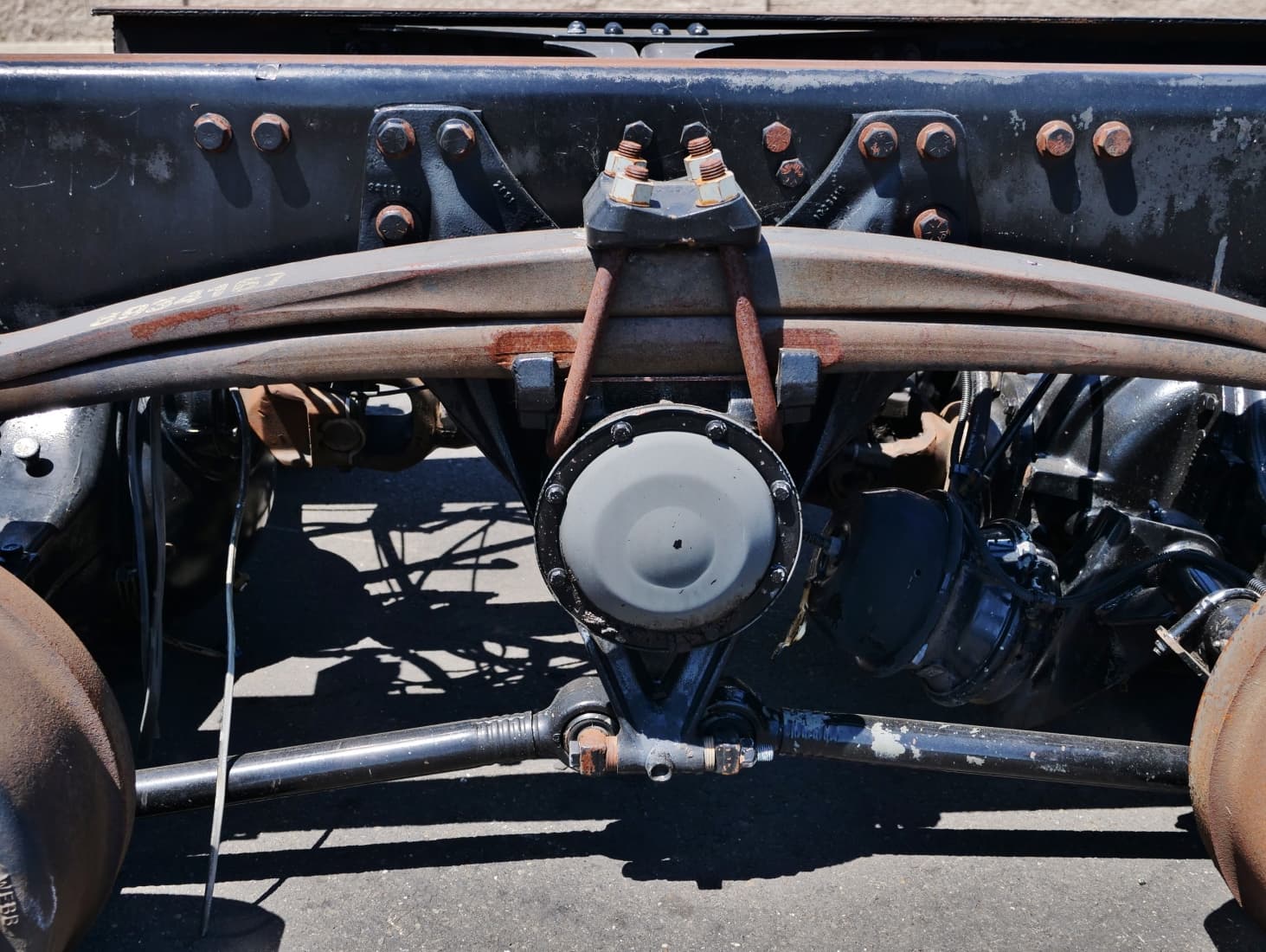 Volvo / Rockwell VBT4012R Tandem Rear Axle & Volvo Suspension