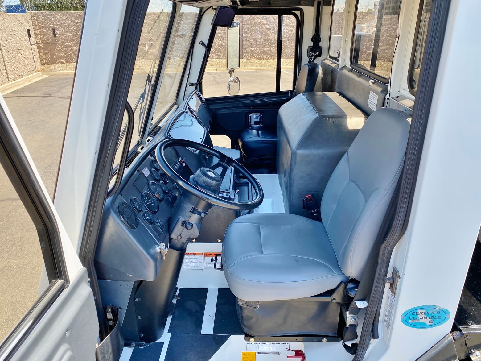 2008 CCC Low Entry Pak-Mor 25 Yard Rear Loader