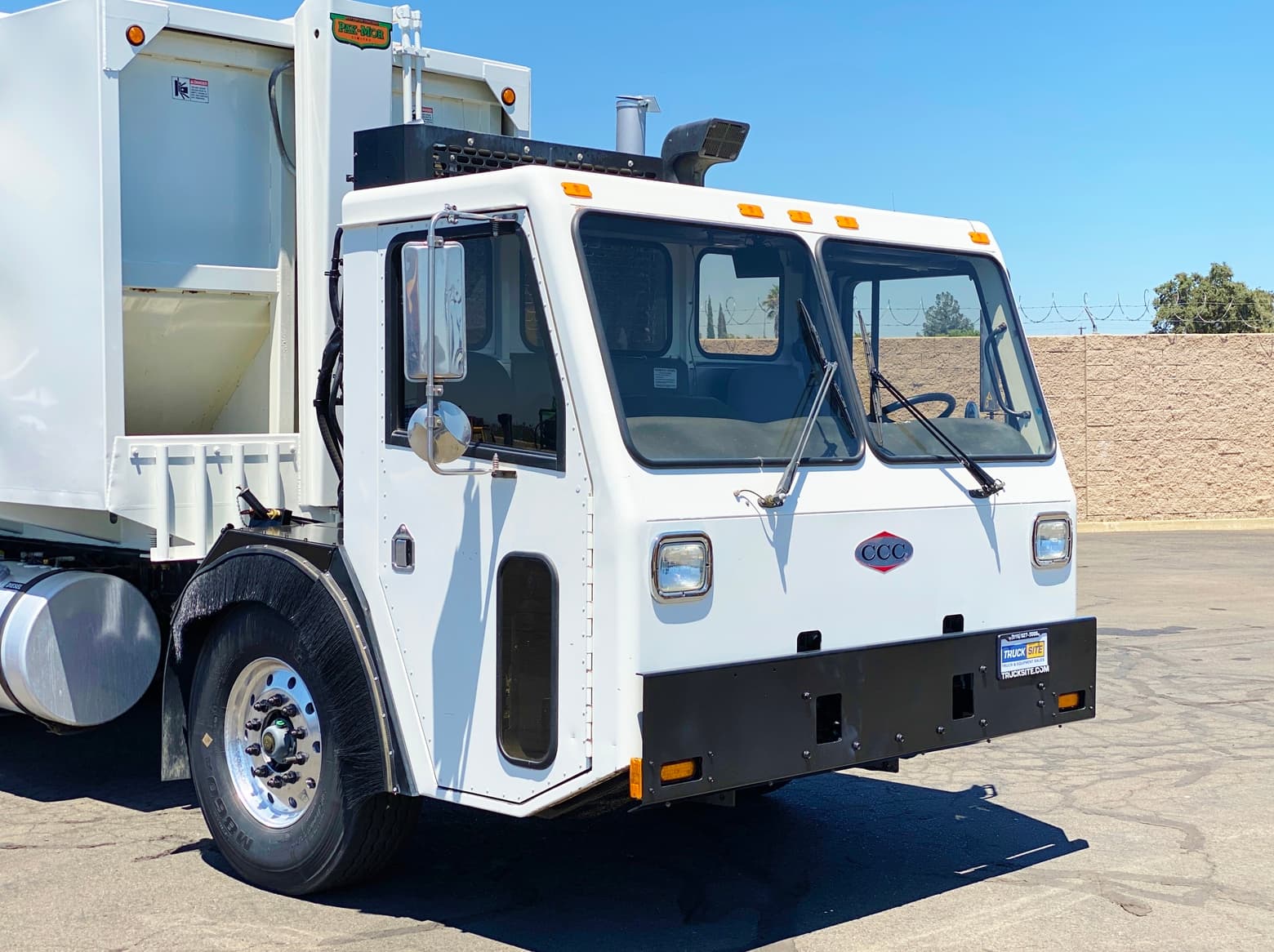 2008 CCC Low Entry Pak-Mor 25 Yard Rear Loader