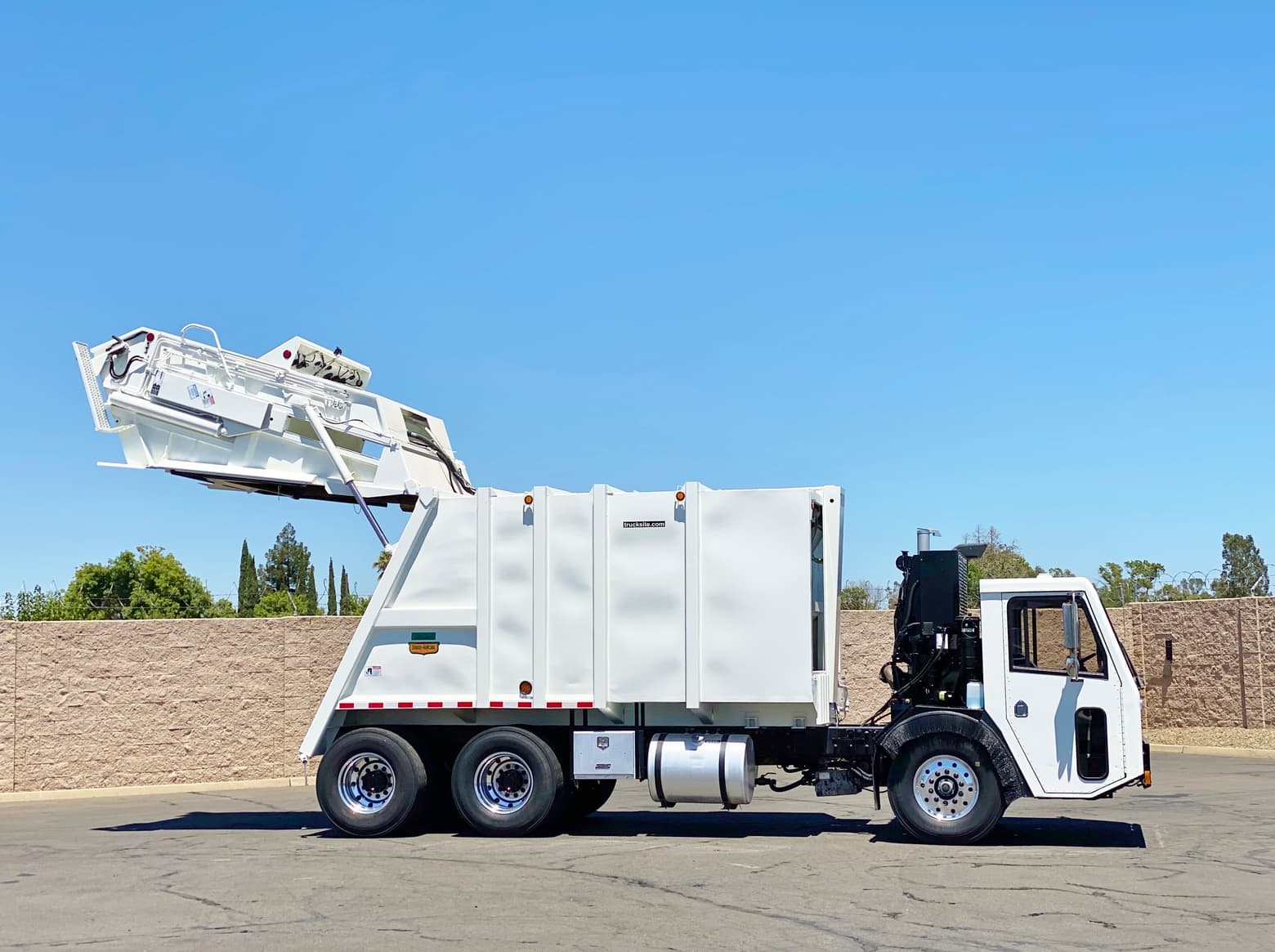 2008 CCC Low Entry Pak-Mor 25 Yard Rear Loader