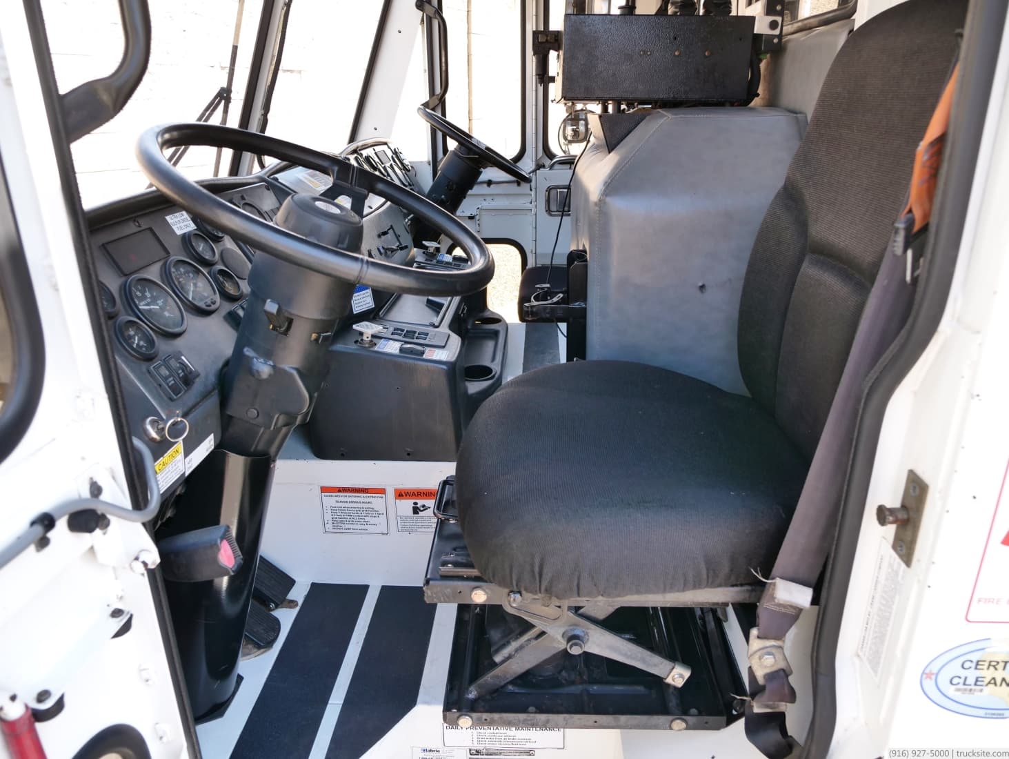 2009 CCC Labrie Expert 2000 Side Load Garbage Truck