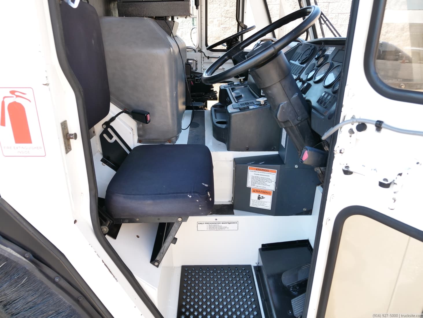 2009 CCC Labrie Expert 2000 Side Load Garbage Truck