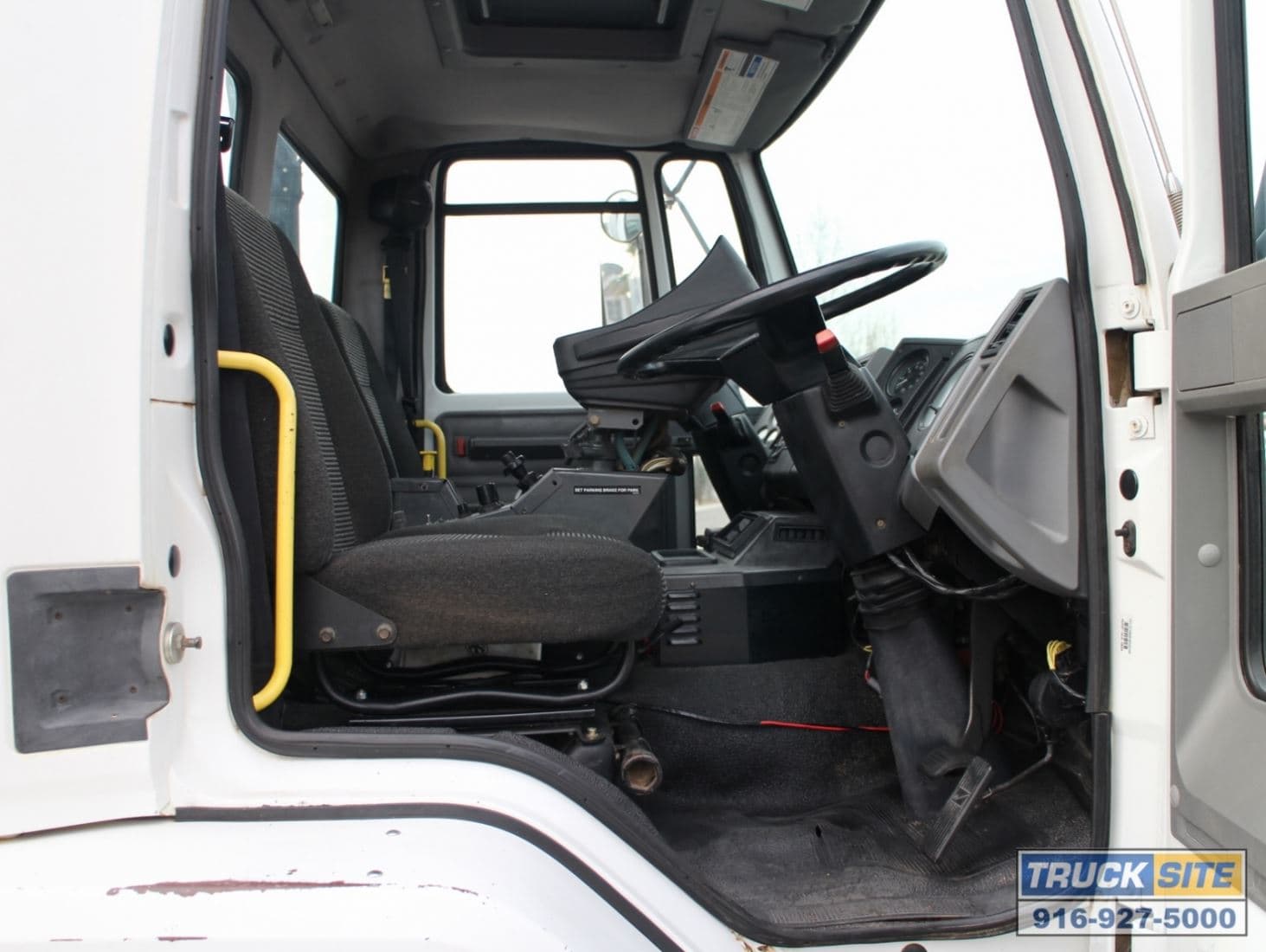 2001 Sterling SC8000 Elgin GeoVac Vacuum Air Street Sweeper