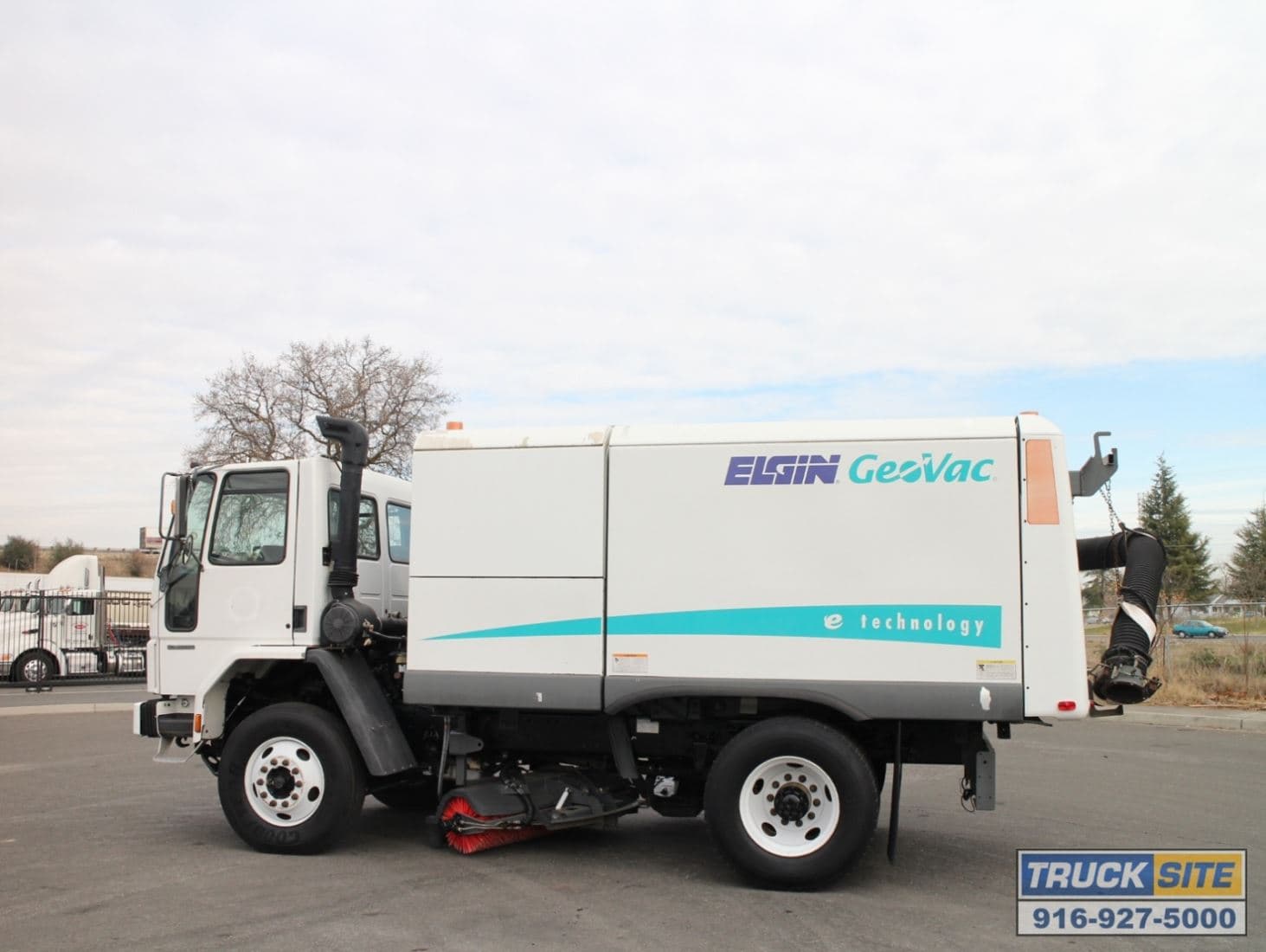 2001 Sterling SC8000 Elgin GeoVac Vacuum Air Street Sweeper