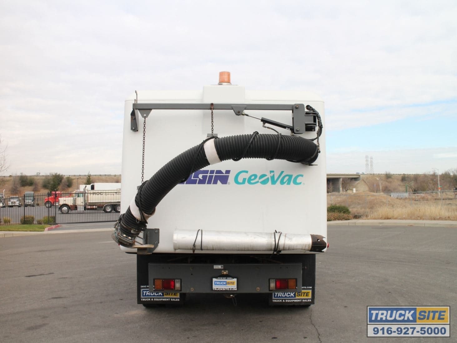 2001 Sterling SC8000 Elgin GeoVac Vacuum Air Street Sweeper