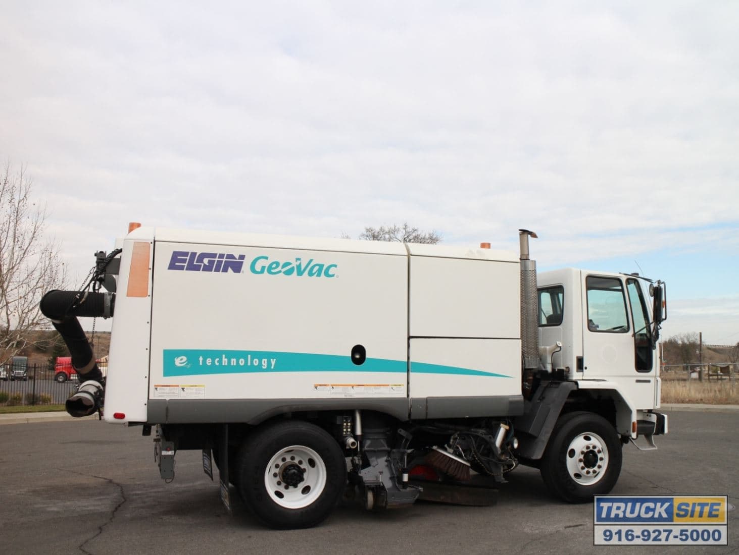 2001 Sterling SC8000 Elgin GeoVac Vacuum Air Street Sweeper
