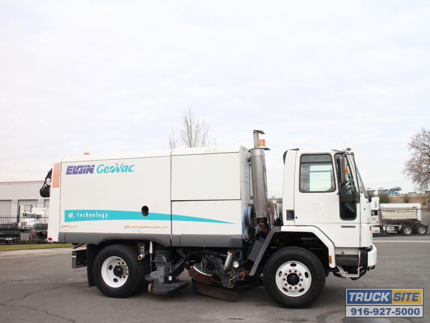 2001 Sterling SC8000 Elgin GeoVac Vacuum Air Street Sweeper