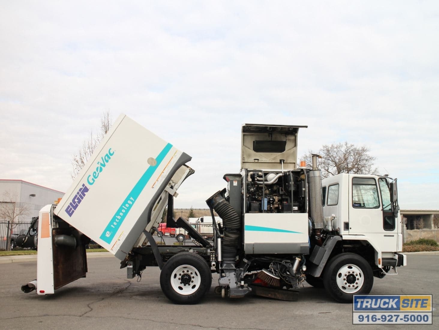 2001 Sterling SC8000 Elgin GeoVac Vacuum Air Street Sweeper