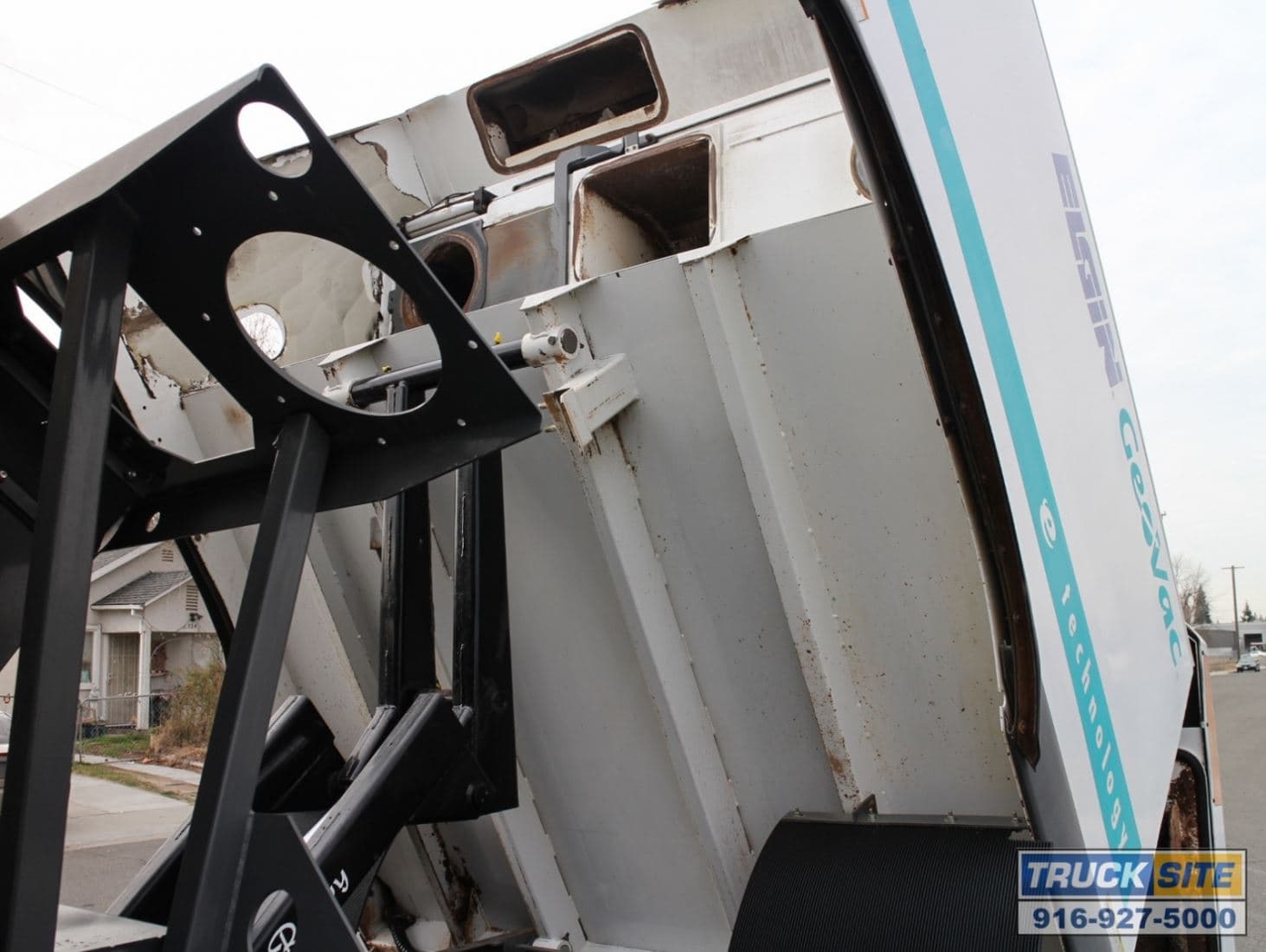 2001 Sterling SC8000 Elgin GeoVac Vacuum Air Street Sweeper