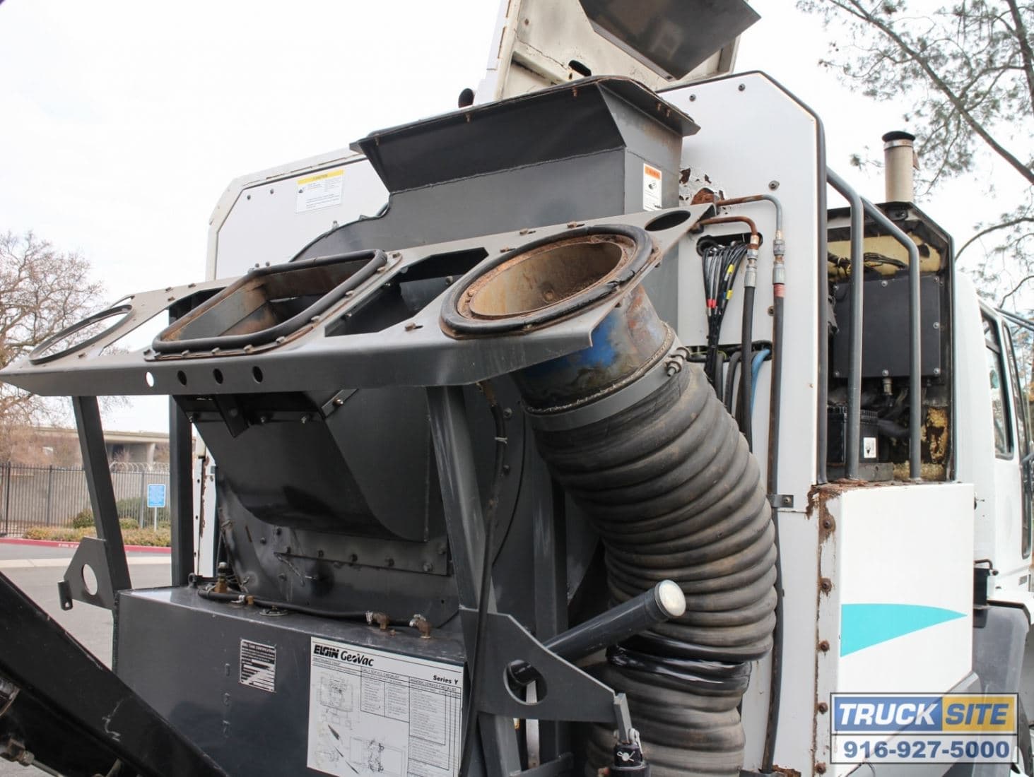 2001 Sterling SC8000 Elgin GeoVac Vacuum Air Street Sweeper