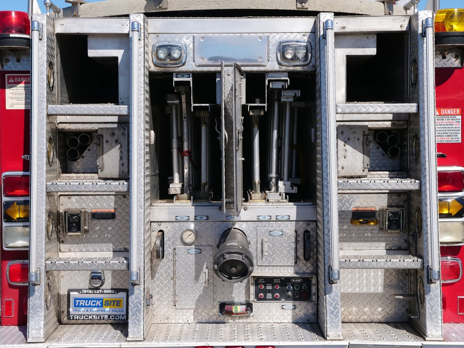 2000 E-One Cyclone HP 100' Quint 2000/500 Truck