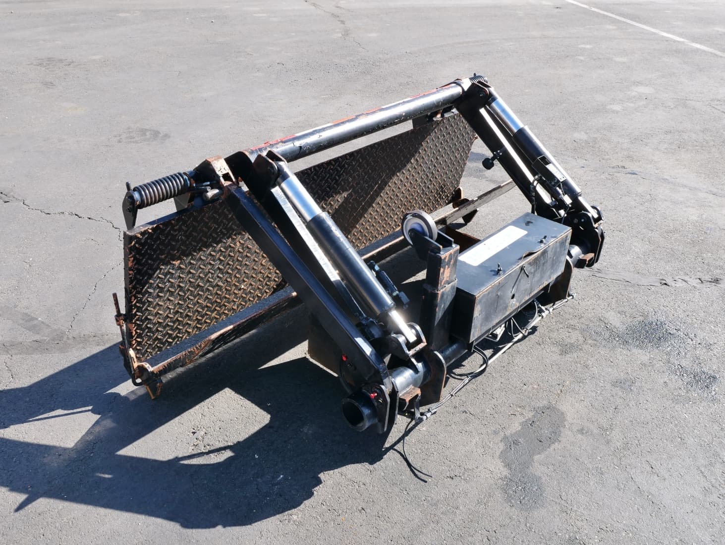 MBB Interlift ILP22 2,200 lbs Liftgate