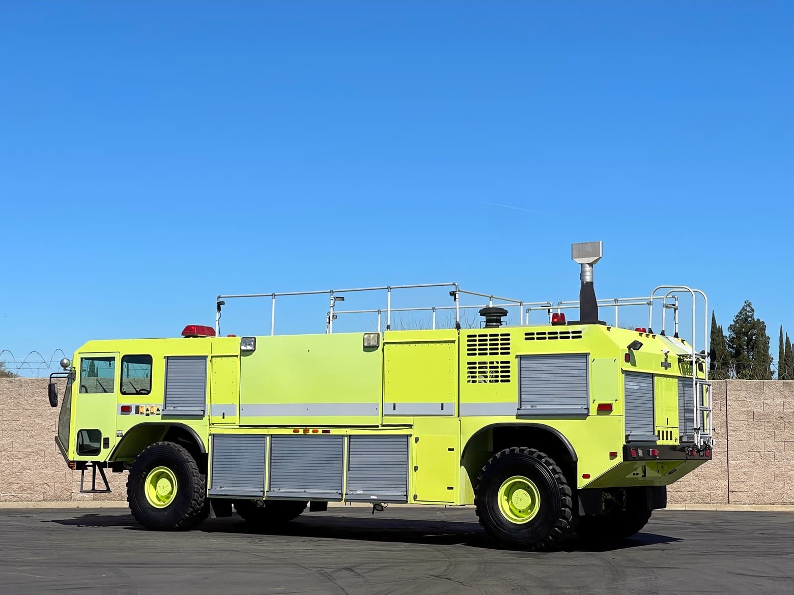 2003 Oshkosh Striker 1500 ARFF Aircraft Rescue