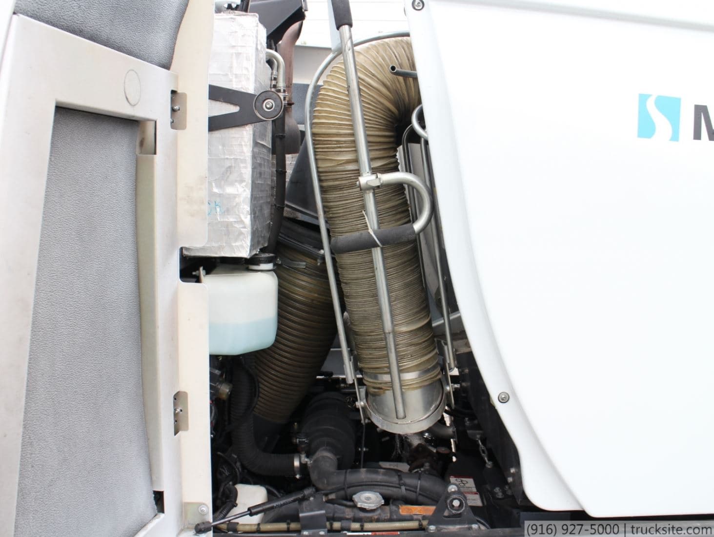 2009 Madvac CN100B Compact Litter Sweeper