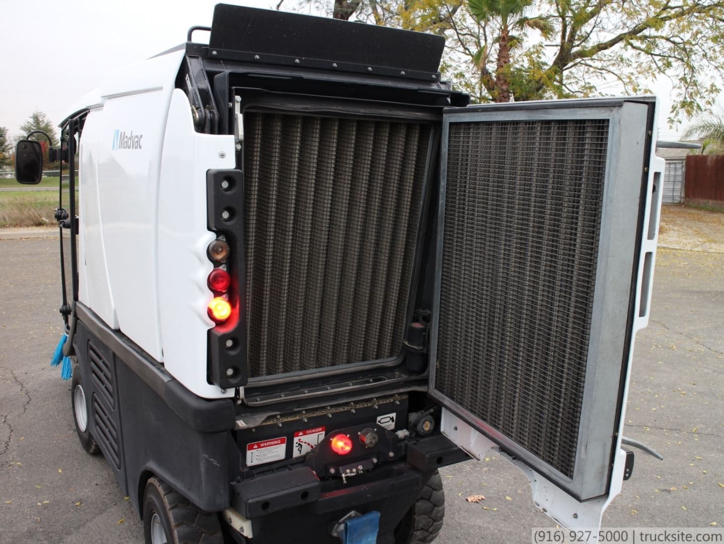 2009 Madvac CN100B Compact Litter Sweeper