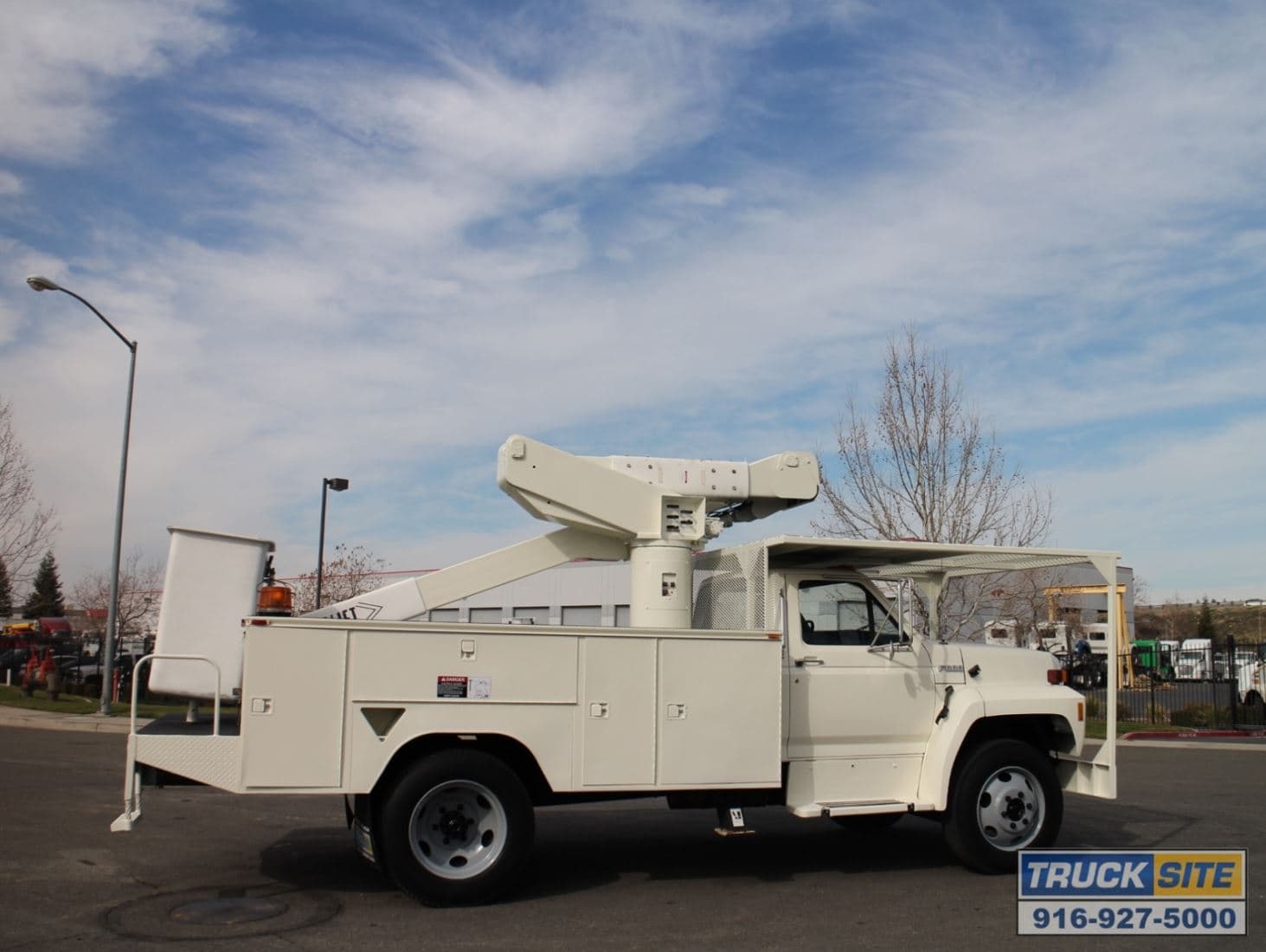 1991 Ford F600 Versalift VST4000I 45' Articulated Bucket Truck
