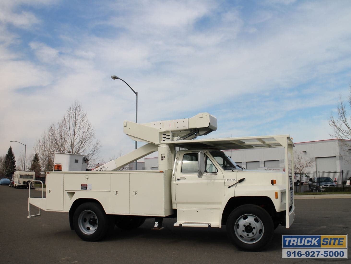 1991 Ford F600 Versalift VST4000I 45' Articulated Bucket Truck