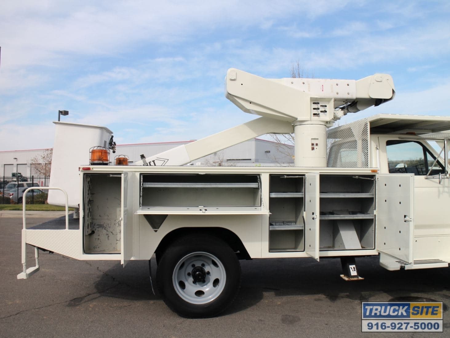 1991 Ford F600 Versalift VST4000I 45' Articulated Bucket Truck