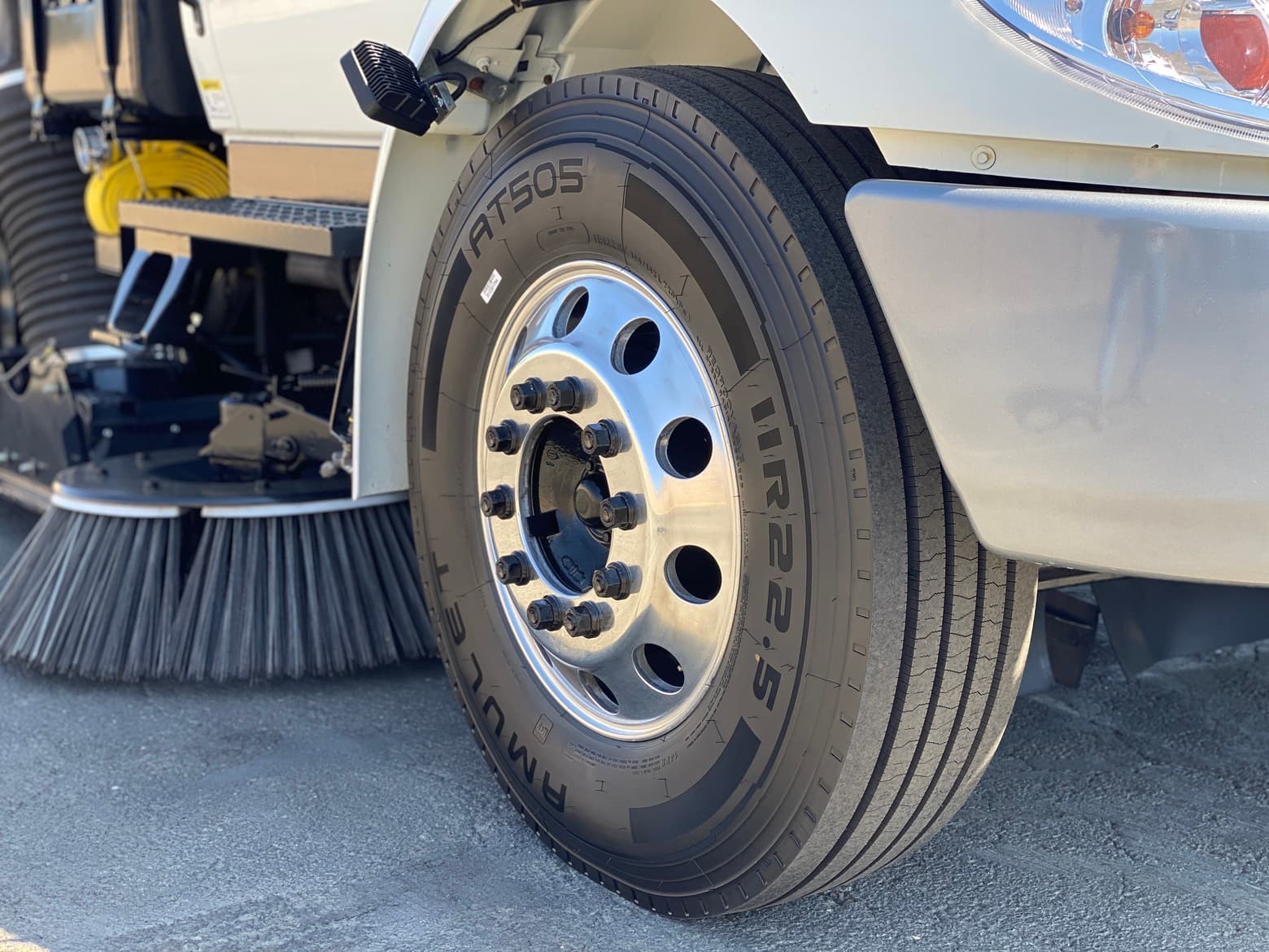 2006 International 4200 Tymco 600 BAH Air Sweeper