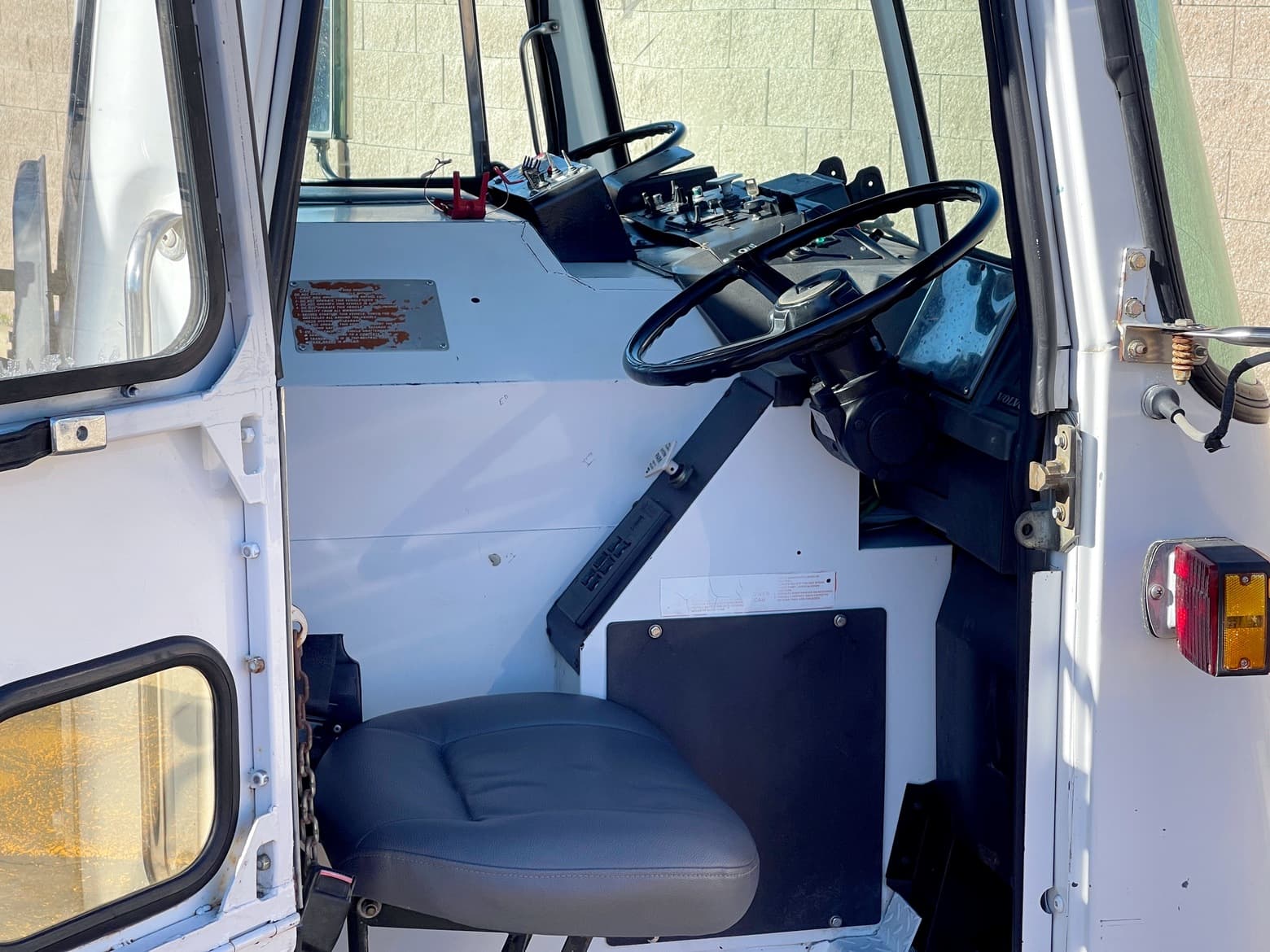 2002 Volvo WXLL McLellan 4,000 Gallon Water Truck