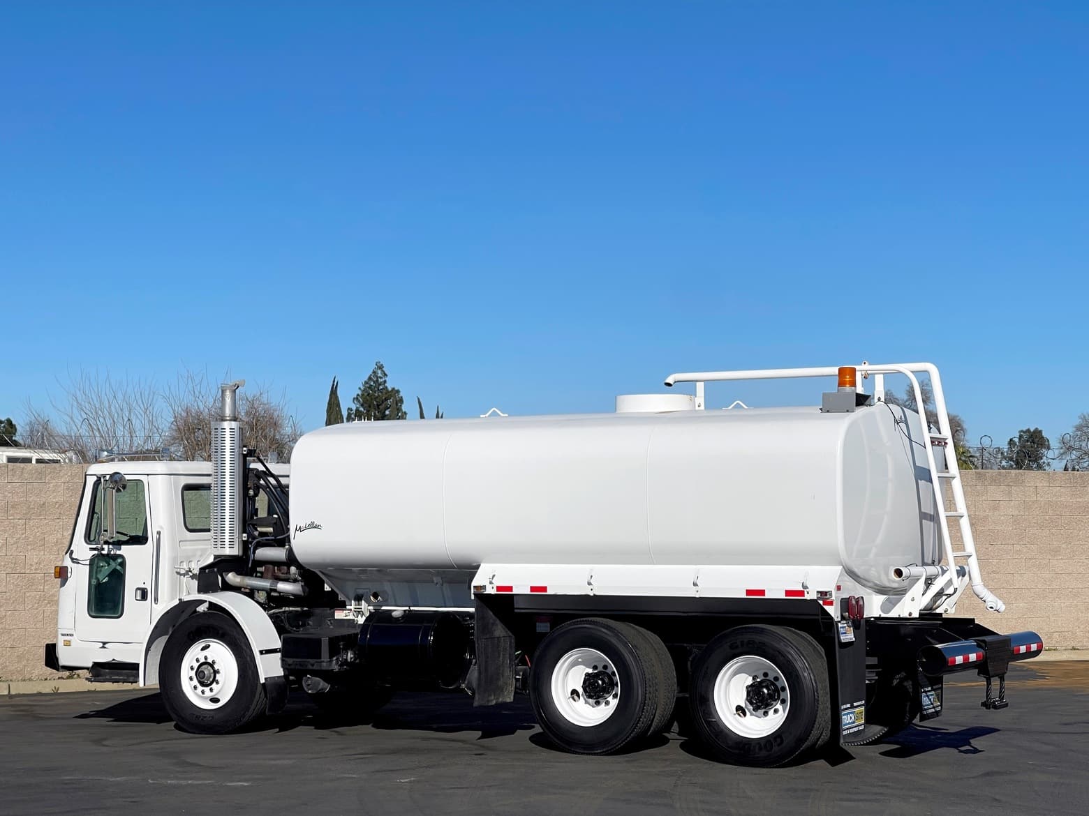 2002 Volvo WXLL McLellan 4,000 Gallon Water Truck