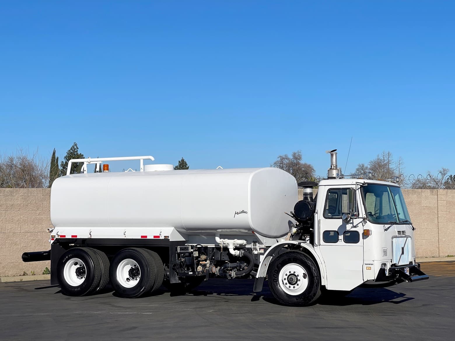 2002 Volvo WXLL McLellan 4,000 Gallon Water Truck