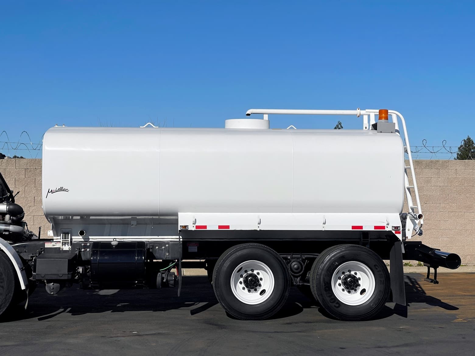 2002 Volvo WXLL McLellan 4,000 Gallon Water Truck