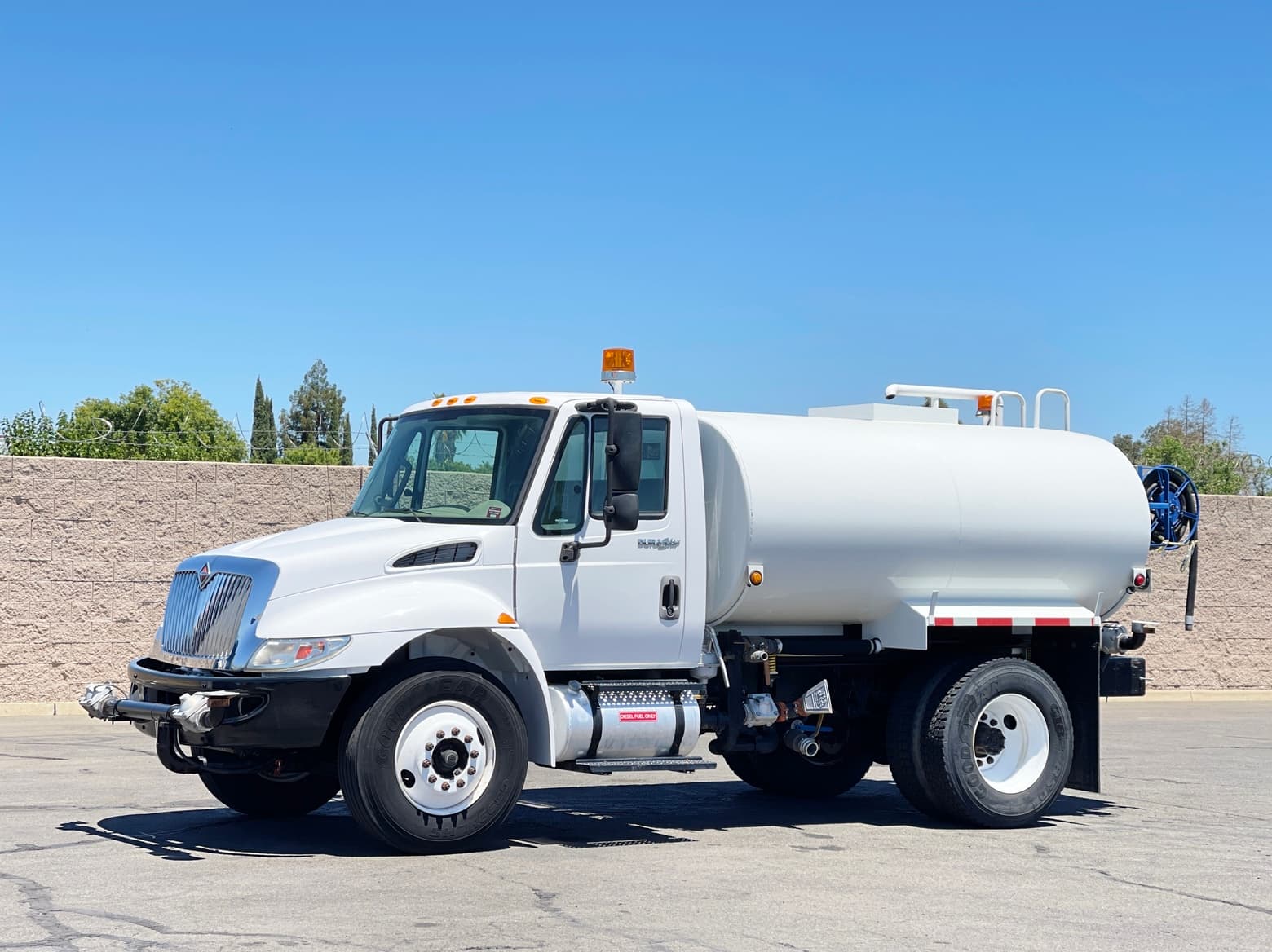 2013 International 4300 2,000 Gallon Water Truck