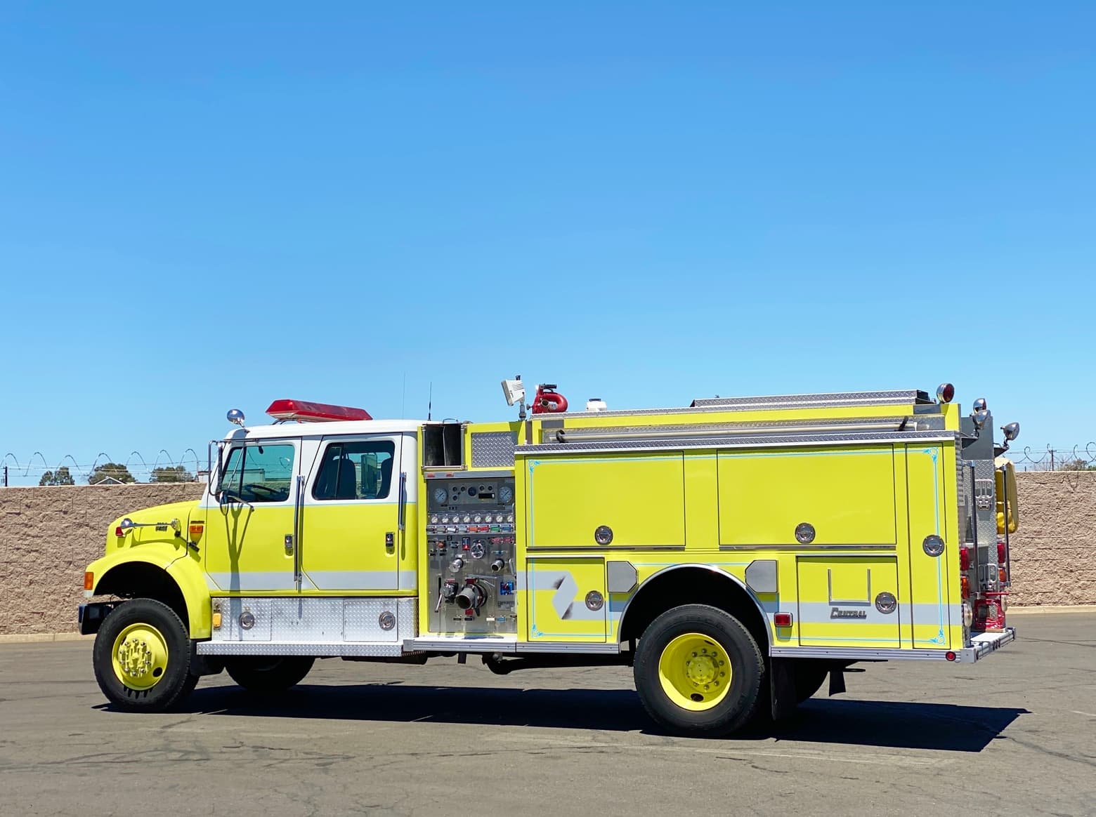 1995 International 4800 4x4 750/1250/15 Type 4 Wildland Fire Truck