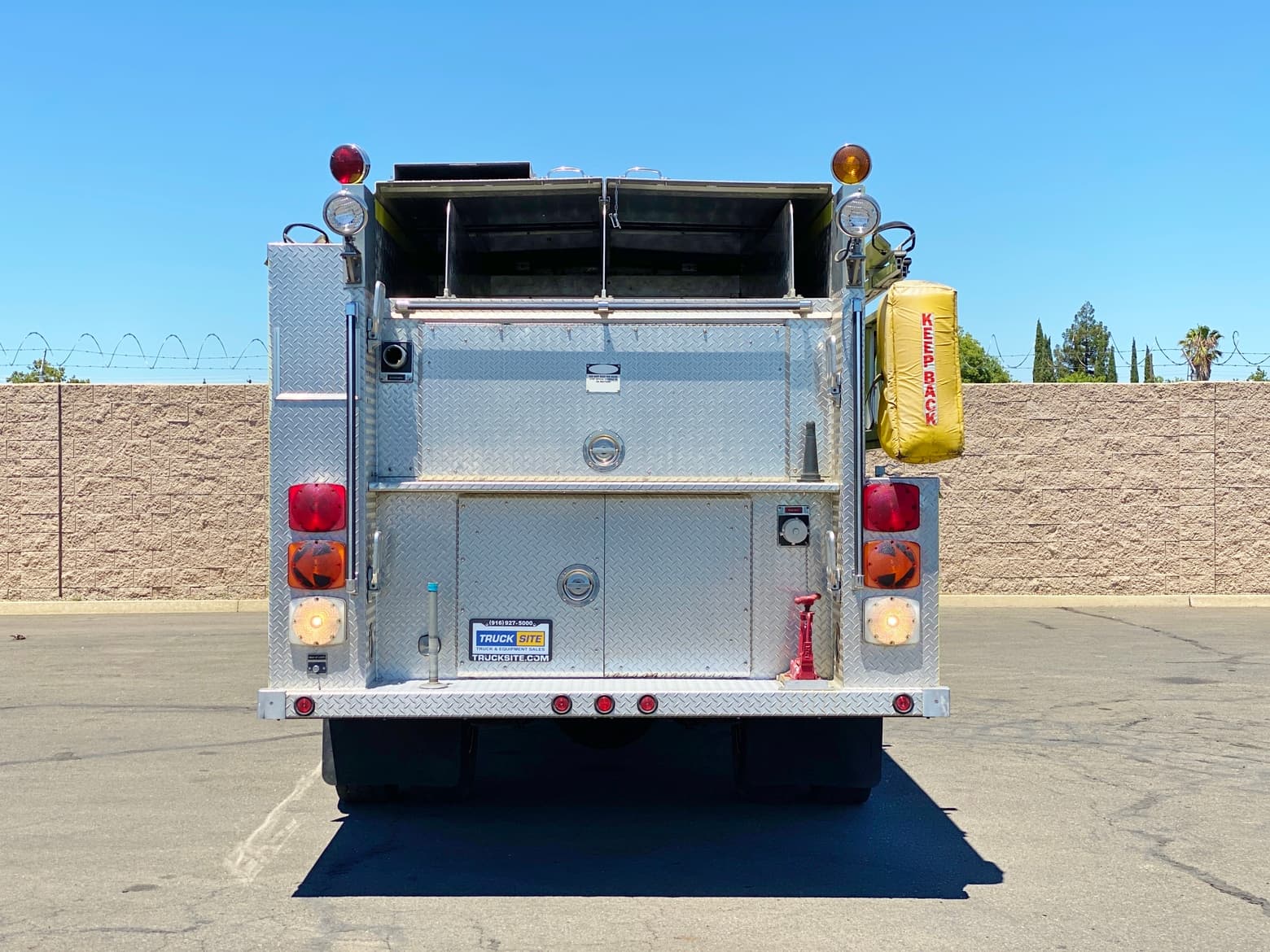 1995 International 4800 4x4 750/1250/15 Type 4 Wildland Fire Truck
