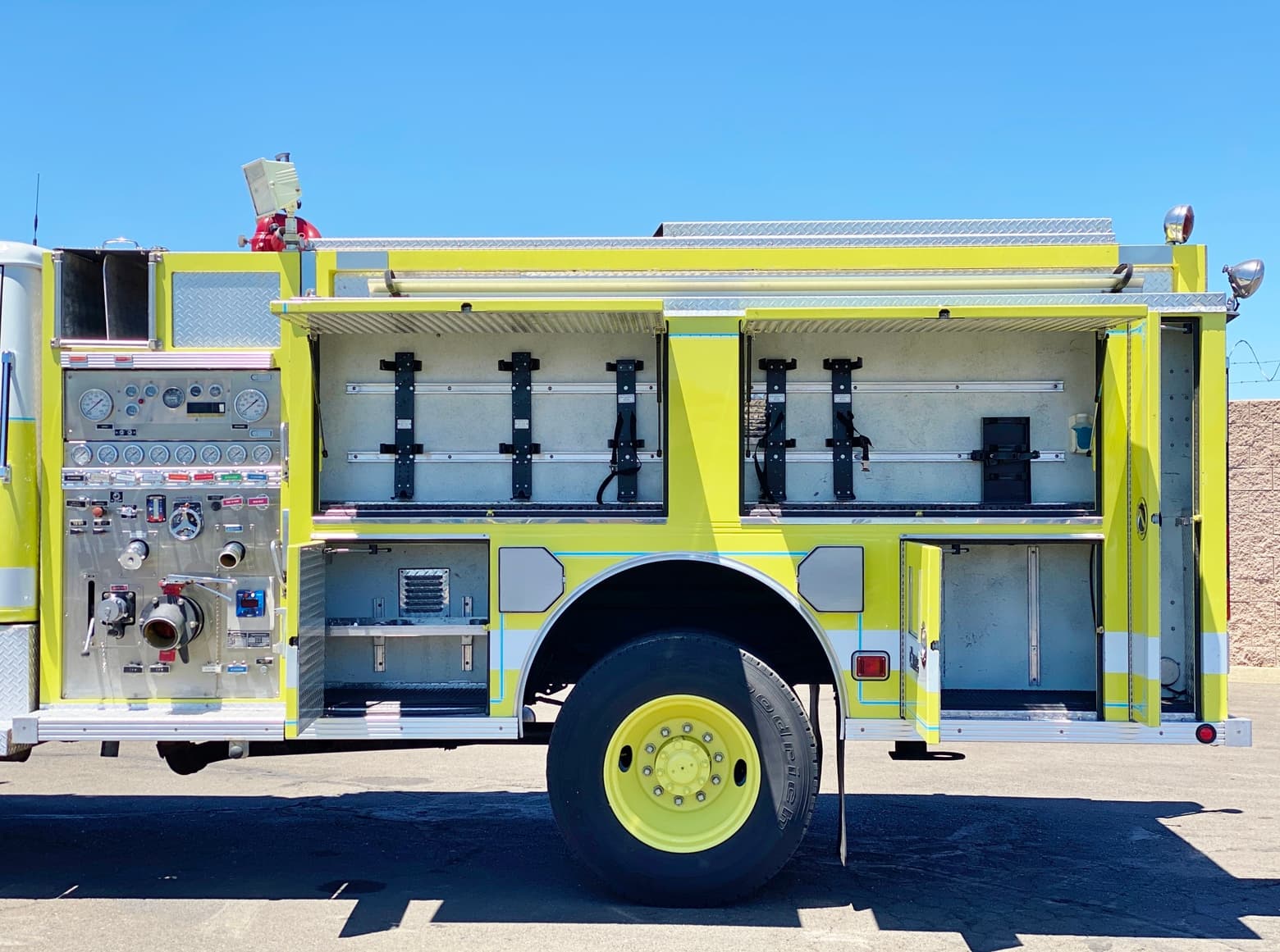 1995 International 4800 4x4 750/1250/15 Type 4 Wildland Fire Truck