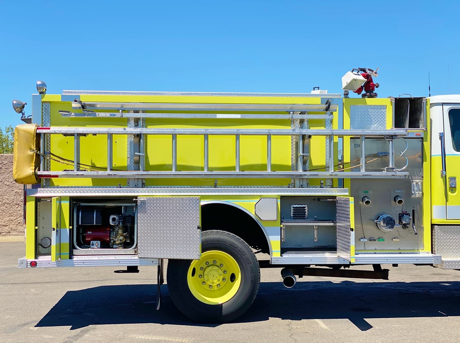1995 International 4800 4x4 750/1250/15 Type 4 Wildland Fire Truck