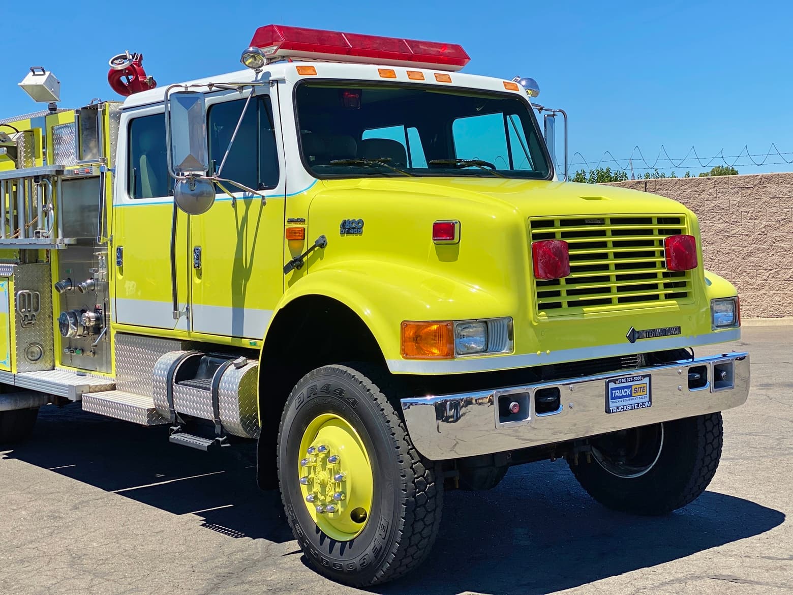 1995 International 4800 4x4 750/1250/15 Type 4 Wildland Fire Truck