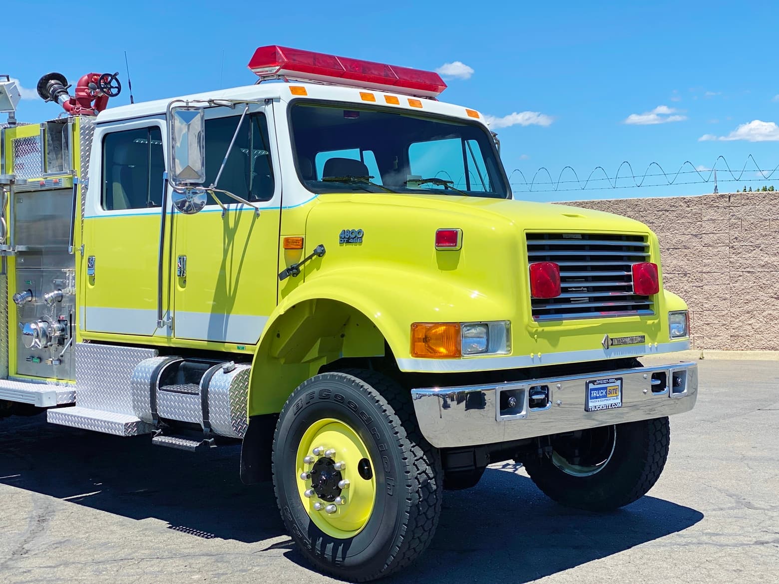 1995 International 4800 4x4 750/1250/15 Type 4 Fire Pumper Truck