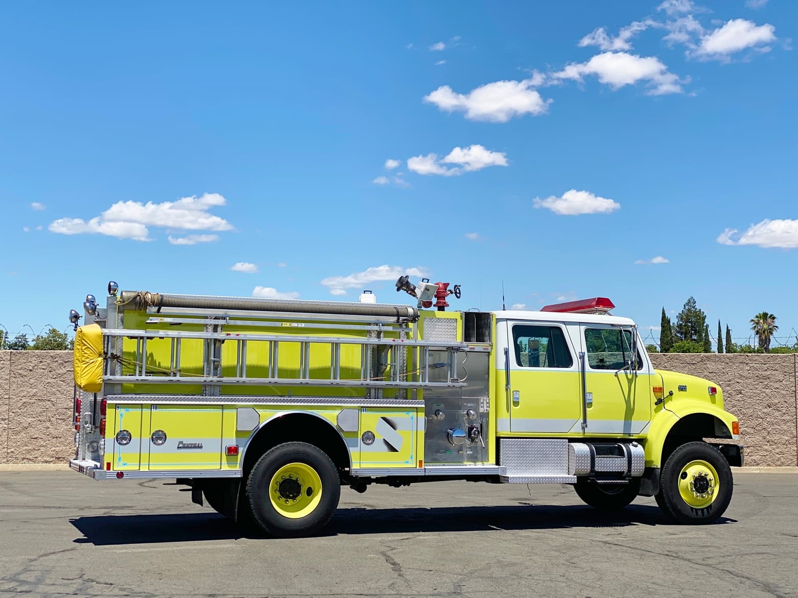 1995 International 4800 4x4 750/1250/15 Type 4 Fire Pumper Truck