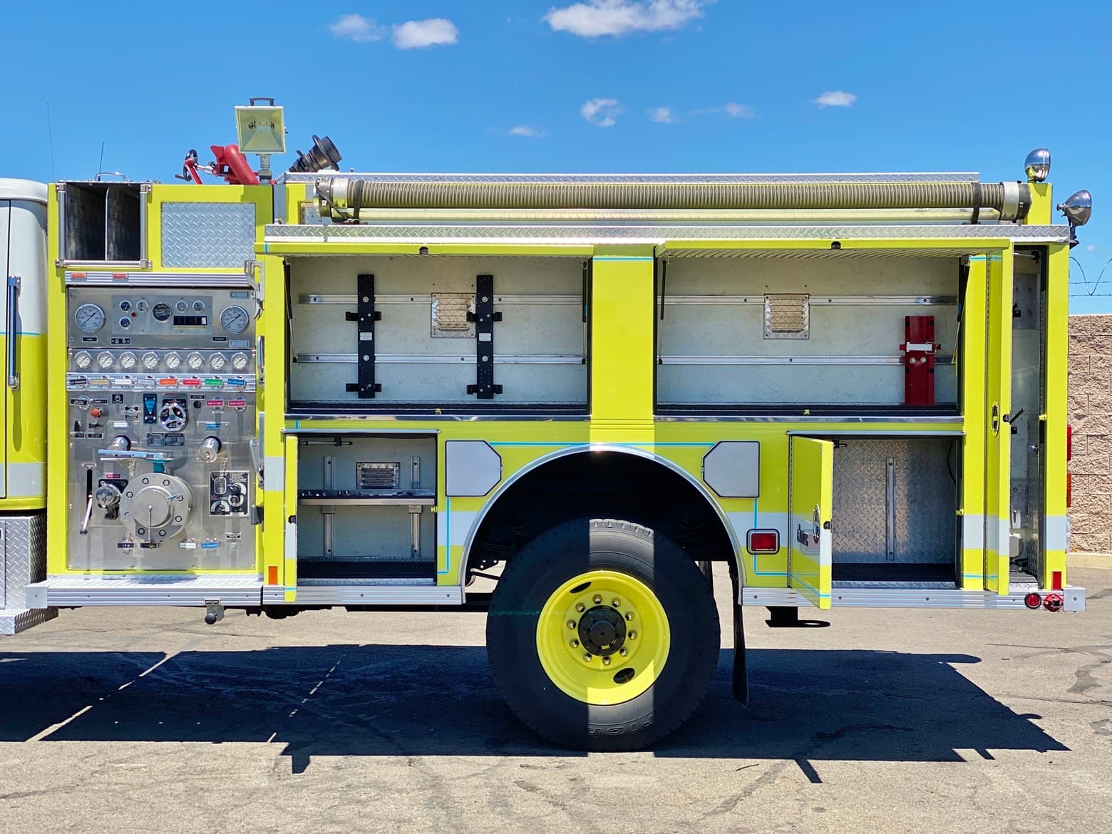 1995 International 4800 4x4 750/1250/15 Type 4 Fire Pumper Truck