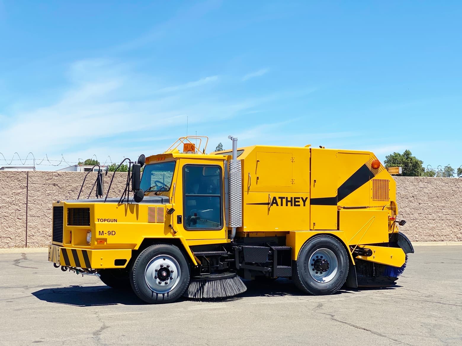 1999 Athey Mobil TopGun M-9D High Dump Street Sweeper