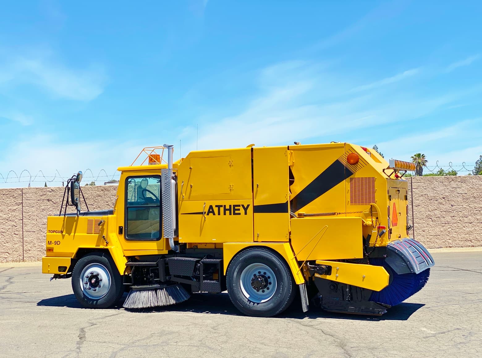 1999 Athey Mobil TopGun M-9D High Dump Street Sweeper