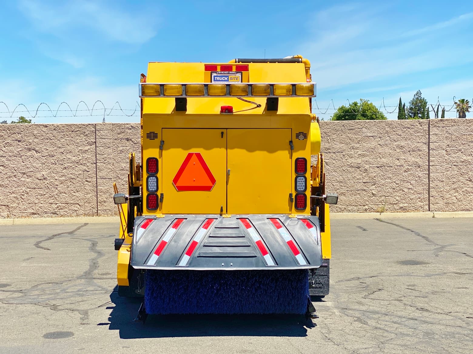 1999 Athey Mobil TopGun M-9D High Dump Street Sweeper