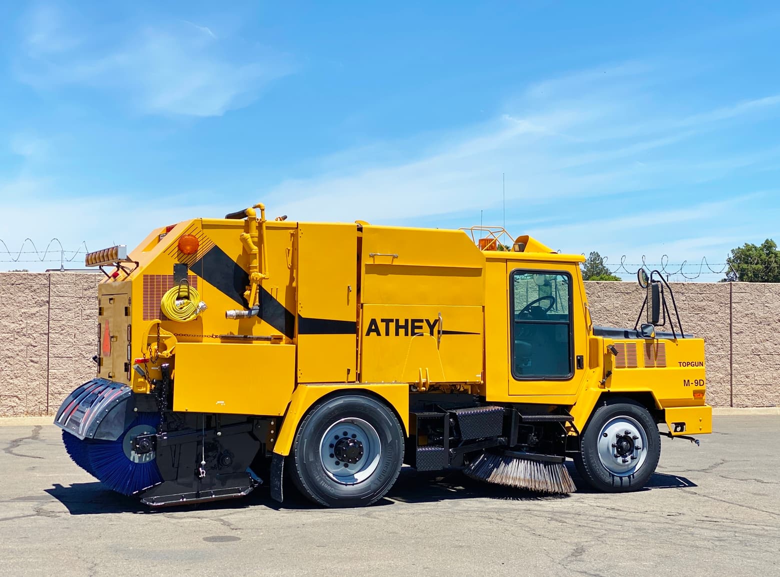 1999 Athey Mobil TopGun M-9D High Dump Street Sweeper
