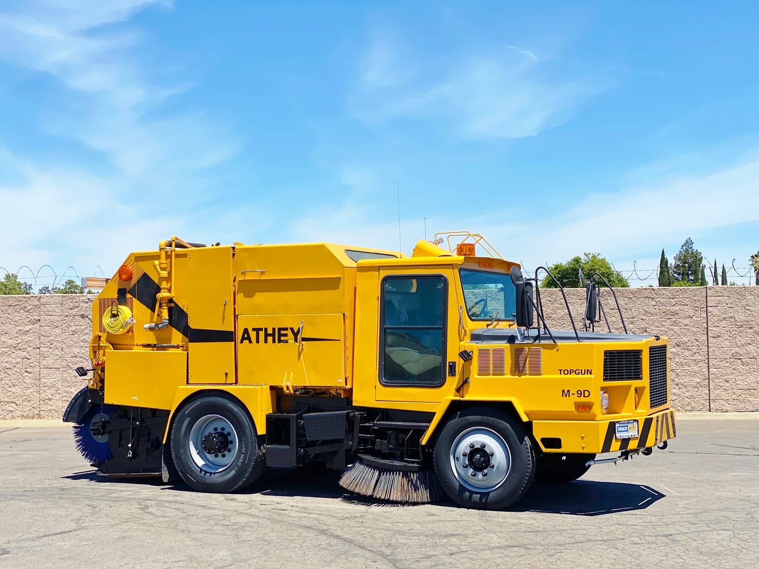 1999 Athey Mobil TopGun M-9D High Dump Street Sweeper