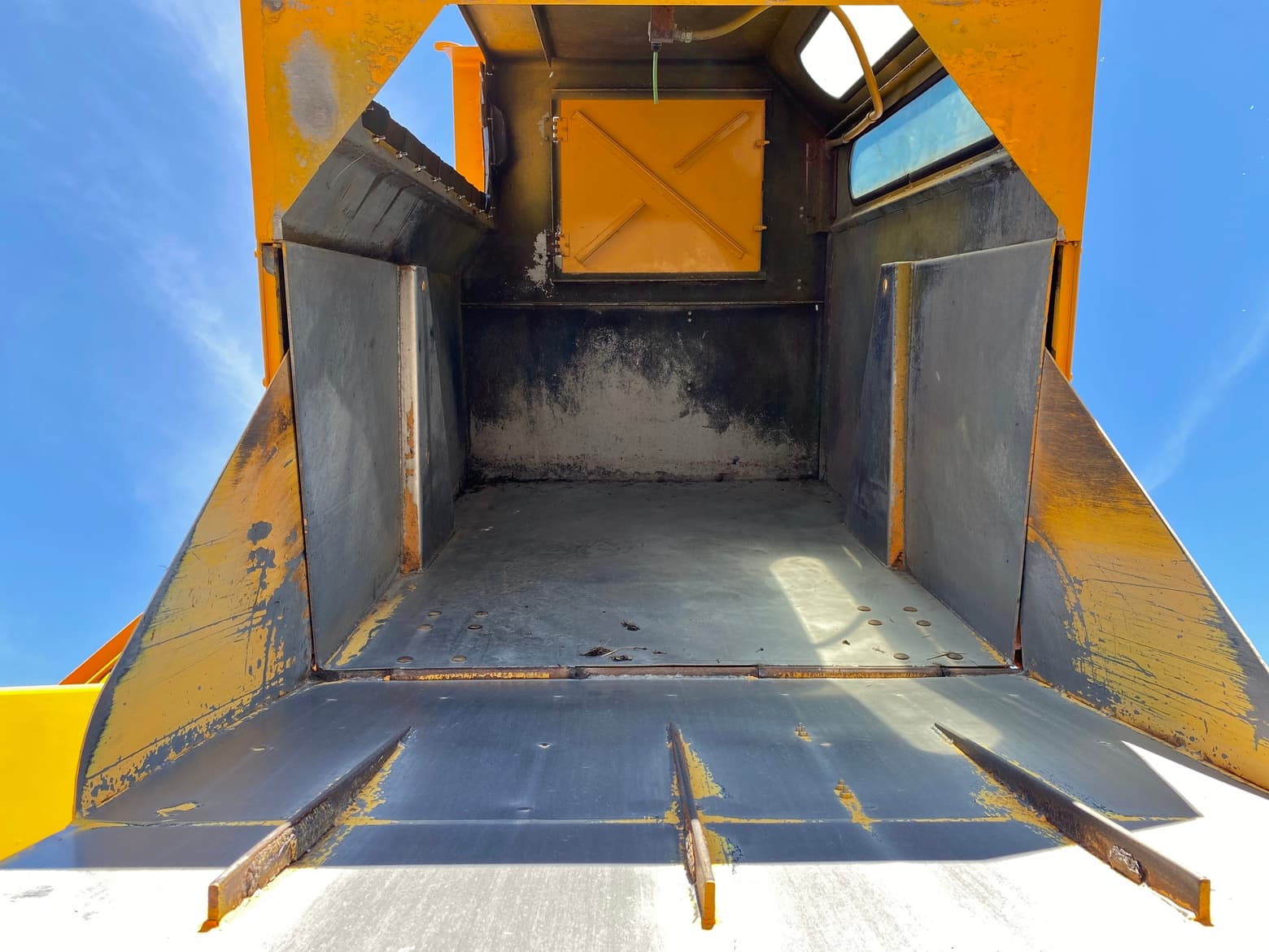 1999 Athey Mobil TopGun M-9D High Dump Street Sweeper