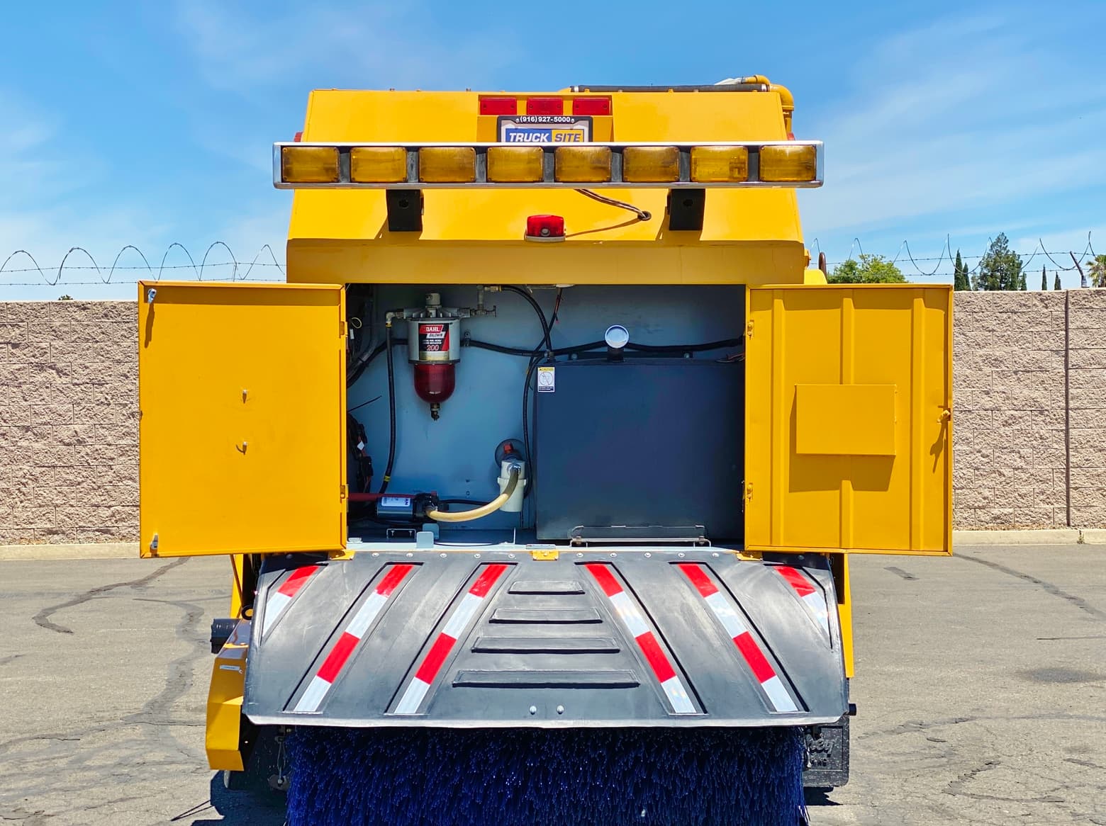 1999 Athey Mobil TopGun M-9D High Dump Street Sweeper