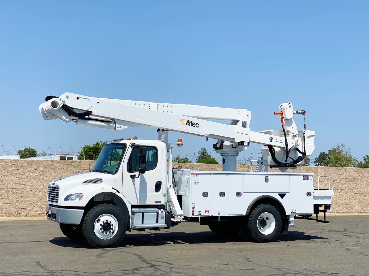 2018 Freightliner M2 4x4 Altec TA60 Articulating Bucket Truck