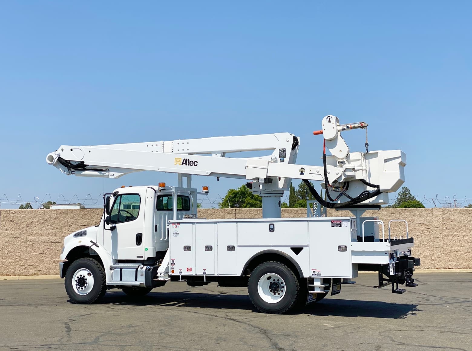 2018 Freightliner M2 4x4 Altec TA60 Articulating Bucket Truck