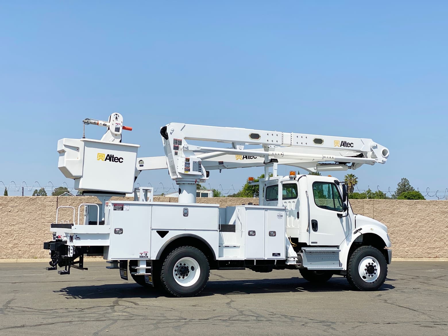 2018 Freightliner M2 4x4 Altec TA60 Articulating Bucket Truck