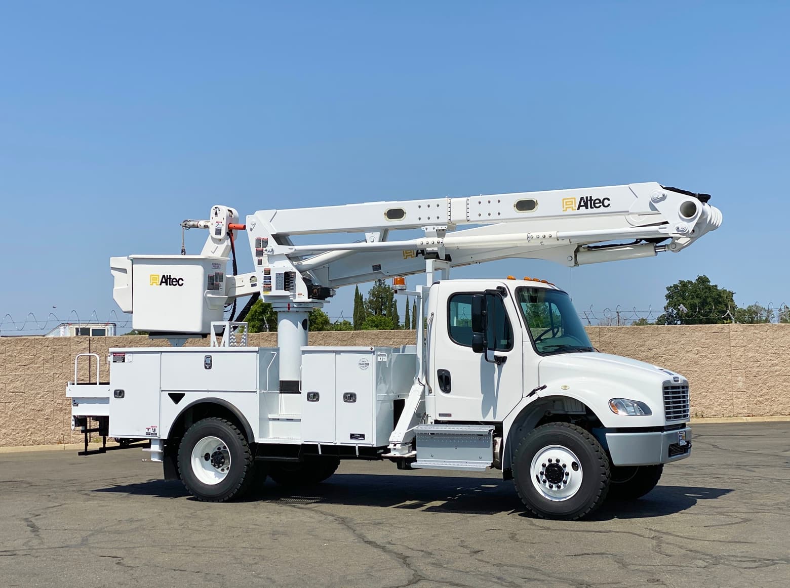 2018 Freightliner M2 4x4 Altec TA60 Articulating Bucket Truck